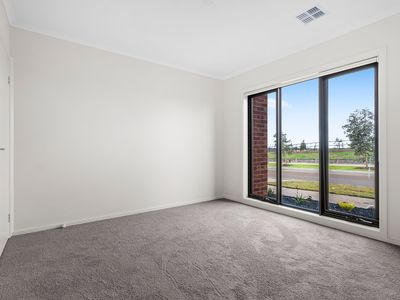 4 Levittown Rise, Werribee