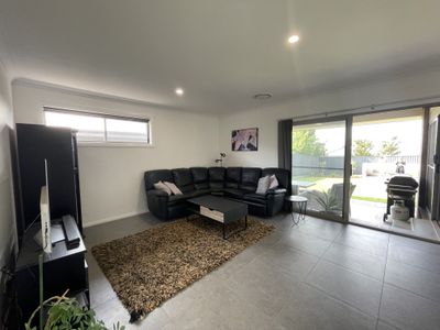 12B Mangrove Crescent, Dubbo