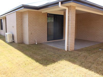 1 / 102 Bradman Way, Urangan