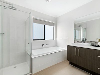 12 Hayes Parade, Pascoe Vale