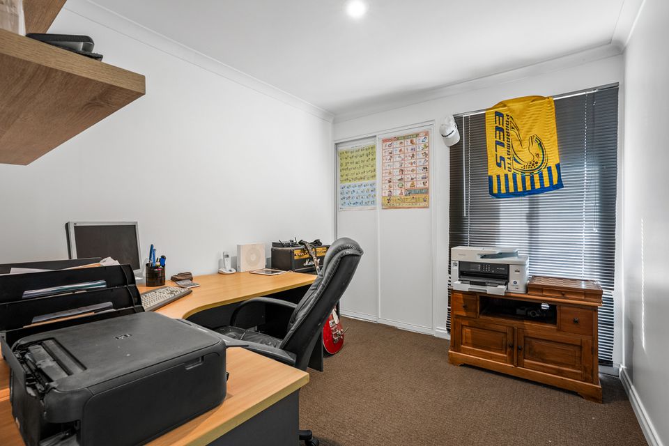 24 MANLY CRESCENT, Warnbro