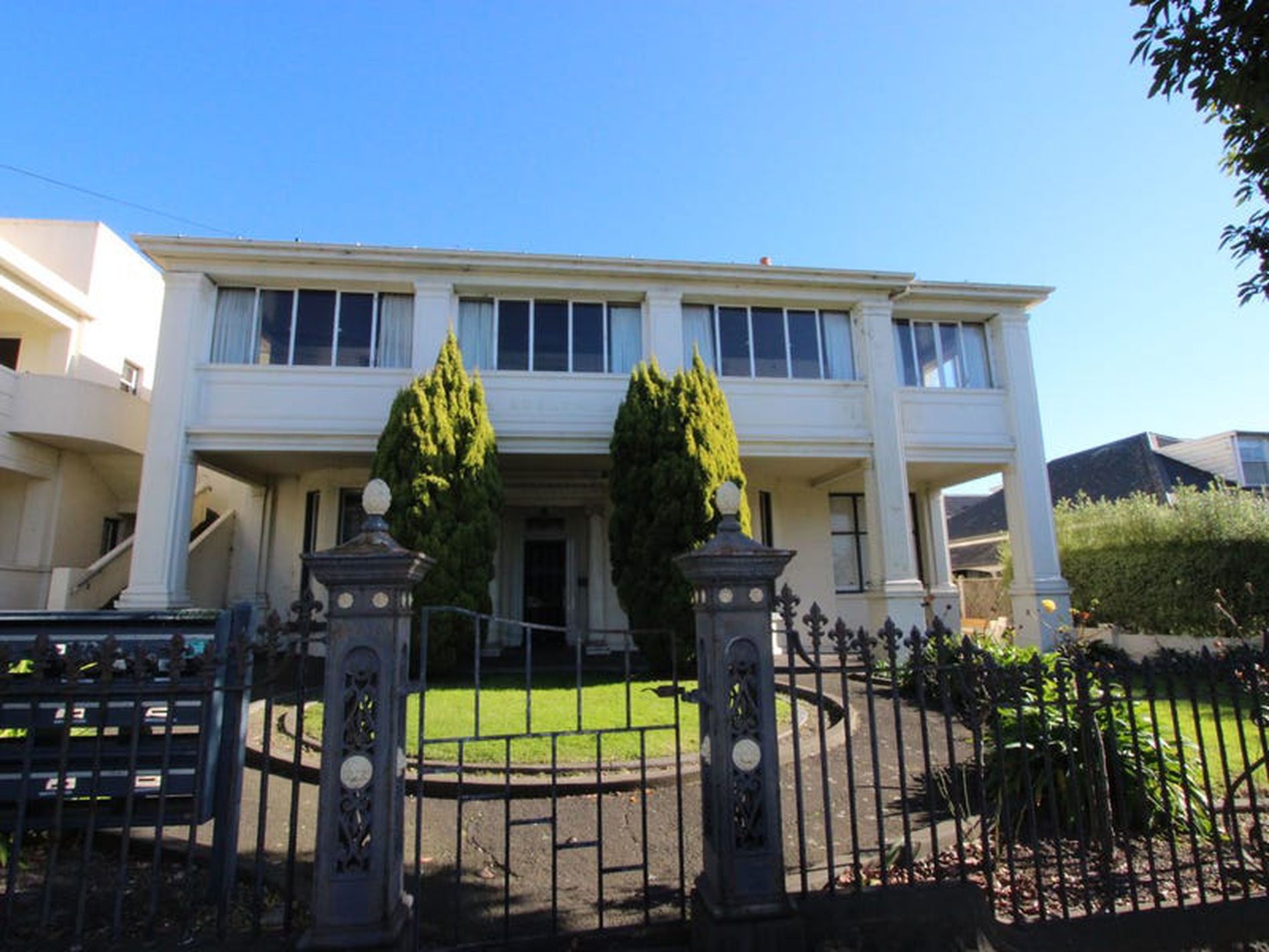 1 / 272 Latrobe Terrace, Newtown