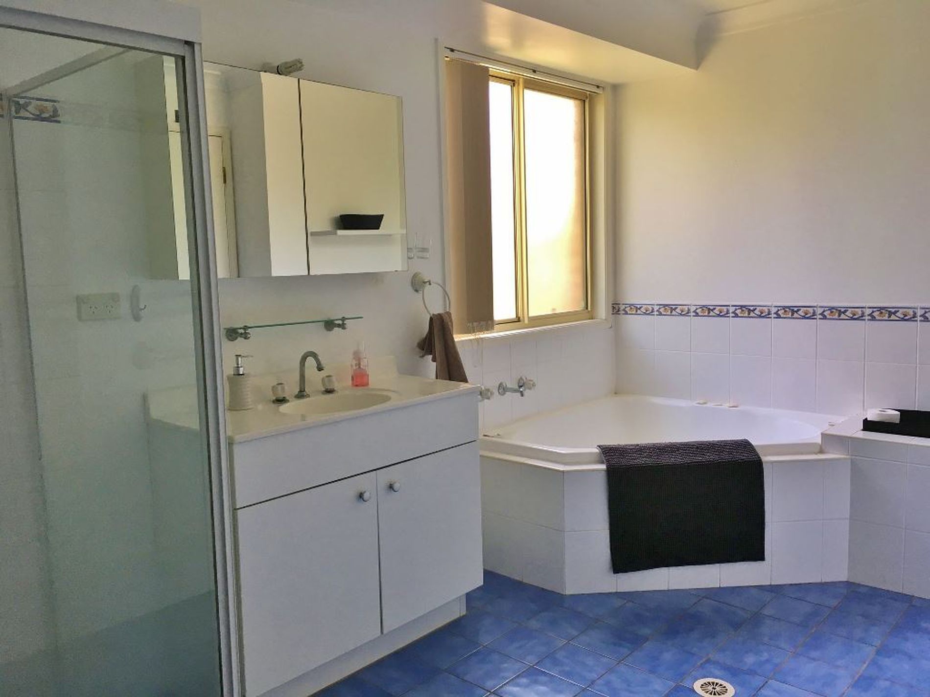 42 Valley Drive, Mollymook