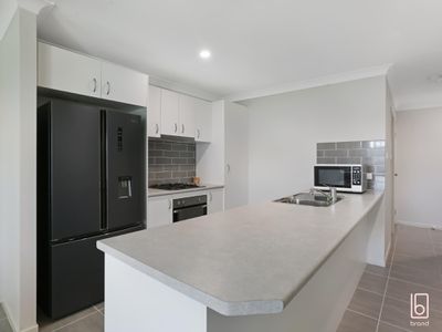1 / 5 Hadfield Circuit, Cliftleigh