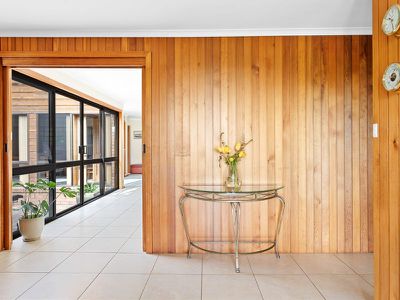 10 Veterans Row, Westbury