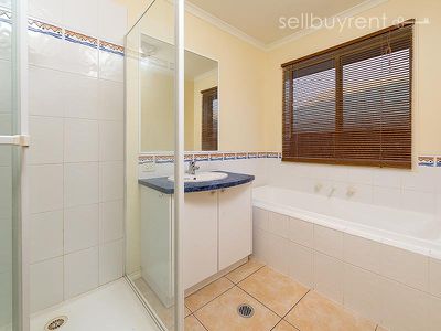 4 BISQUE COURT, Wodonga