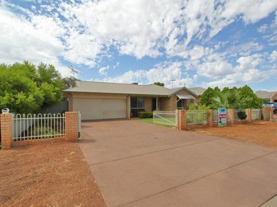 7 Heston Court, Somerville