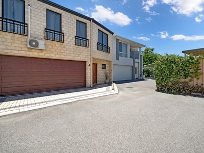 4 / 70 Gairloch Street, Applecross