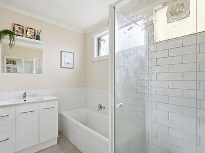 3 Lagoon Road, Carlton