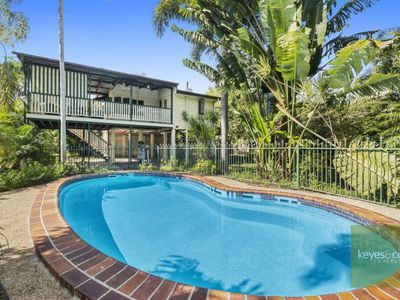 98 Stagpole Street, West End