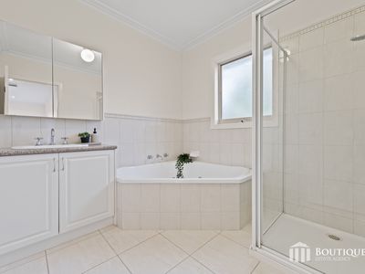 16 Somerset Drive, Dandenong North