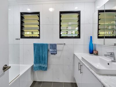 7 Schombacher Cct, Moulden