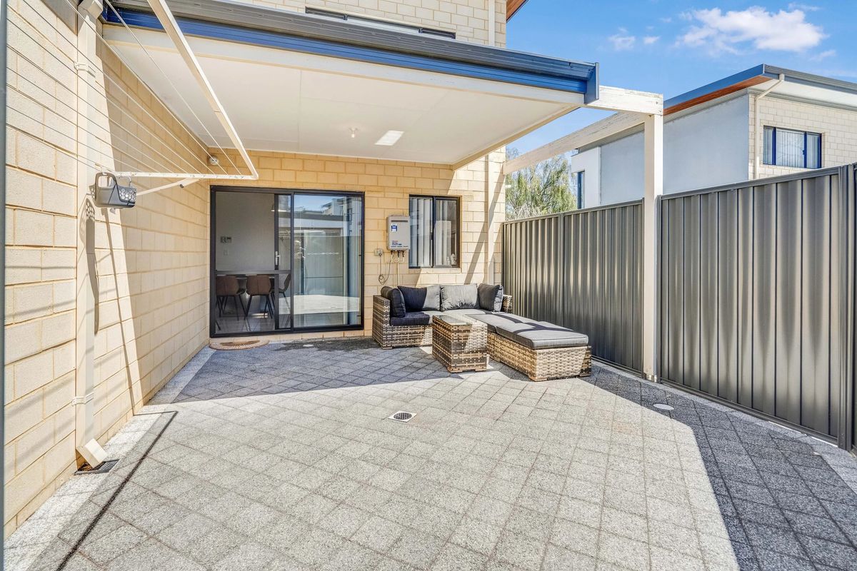 1 / 22 Rinaldo Crescent, Coolbellup