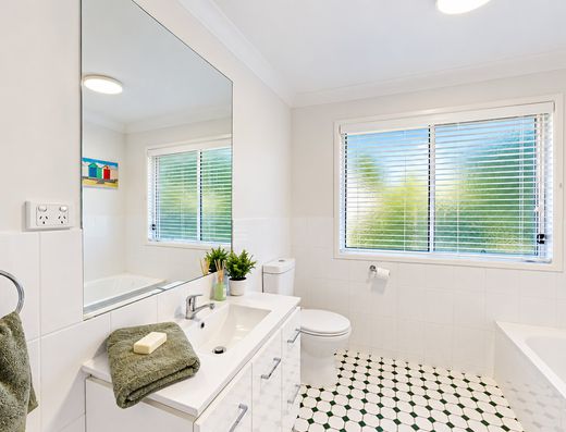 Spacious, Light-Filled Living in a Quiet Old Tewantin Cul-de-Sac image 15