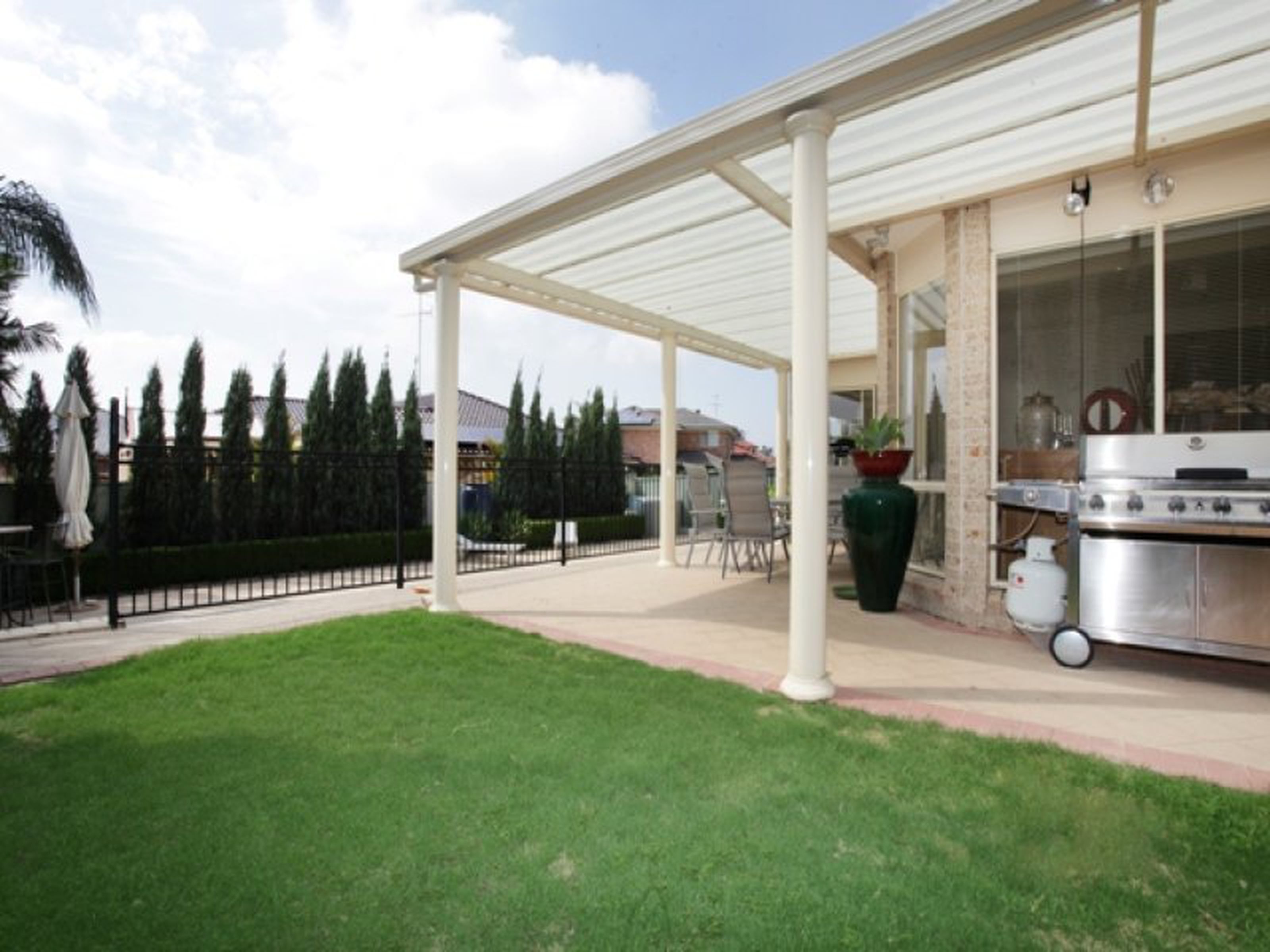 24 St Andrews Drive, GLENMORE PARK