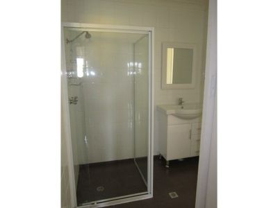 1 / 4 Banksia Avenue, Windang