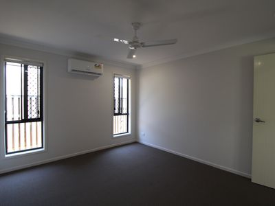 70 Mieka Crescent, Pimpama
