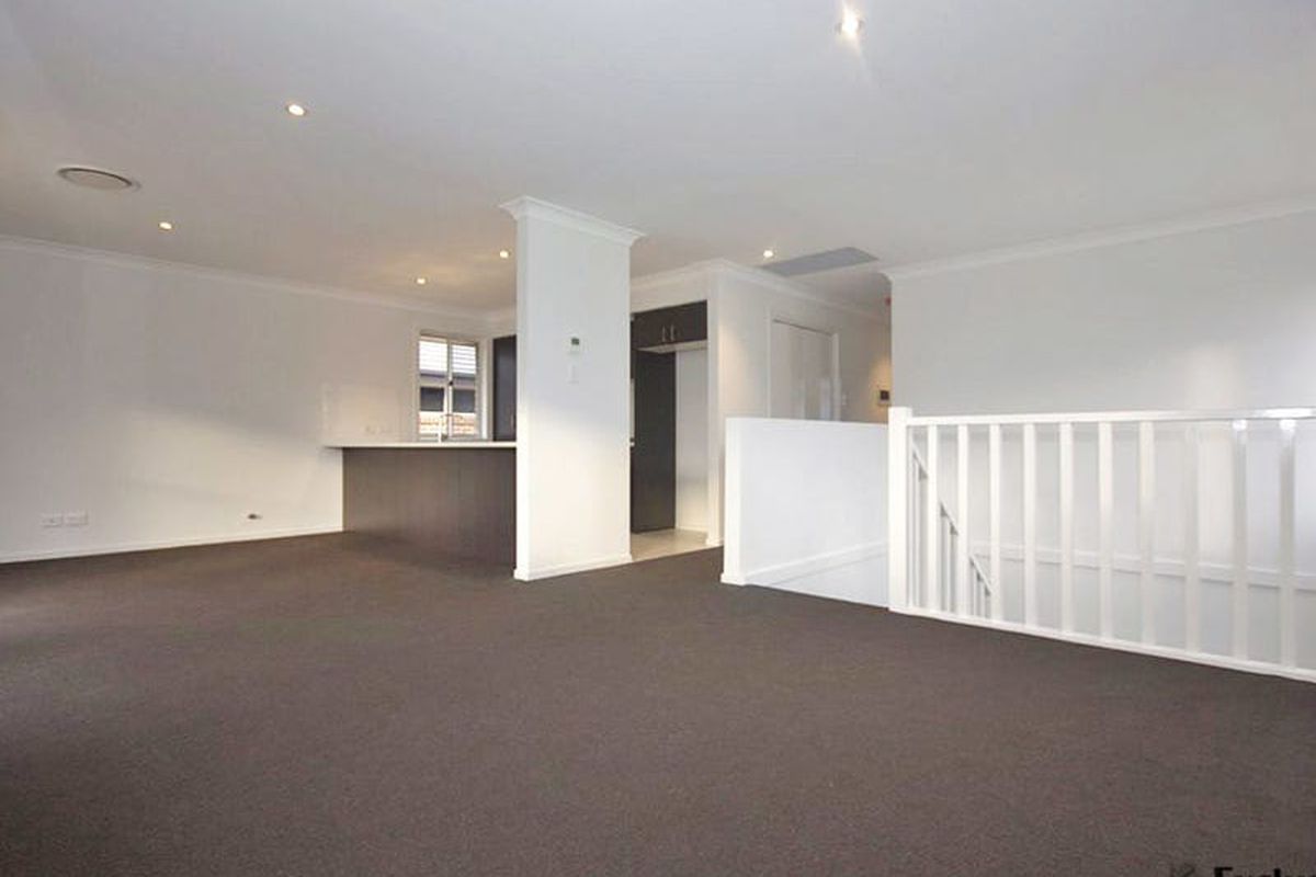 2 / 21 Sydney Smith Drive, Penrith