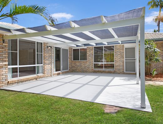 SPACIOUS HOME WITH PARK RESERVE BACKDROP image 16
