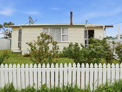 42 Badajos Street, Ross