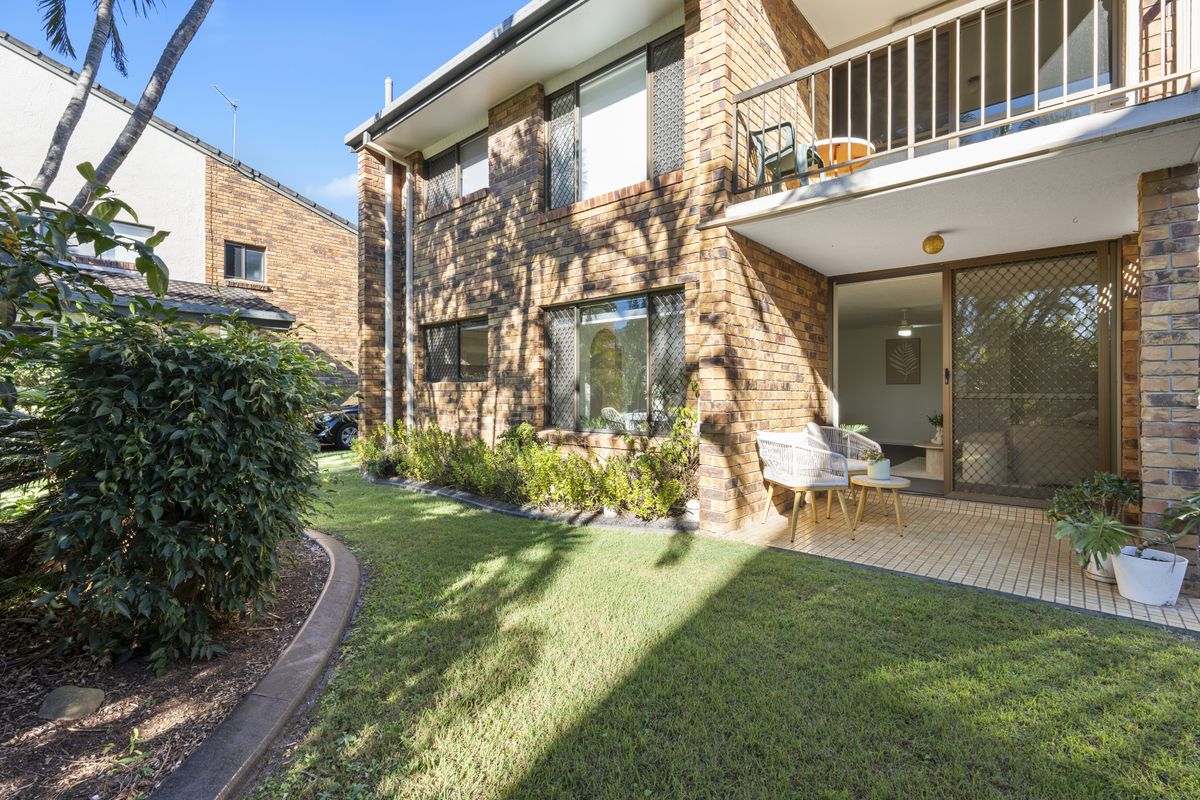 2 / 22 Dunlop Court, Mermaid Waters