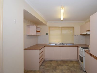 4 TWOLYN STREET, Urangan
