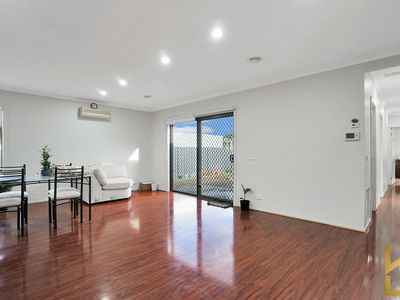 33 Arrowhead Street, Manor Lakes