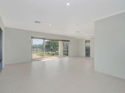 8 Bunker Crescent, Yanchep