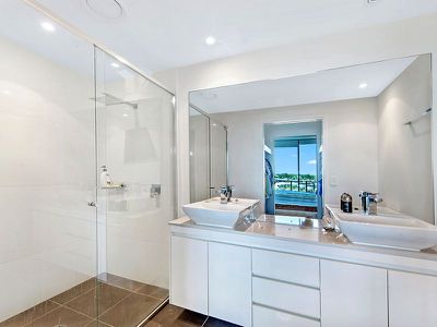605 / 43 Harbour Town Drive, Biggera Waters