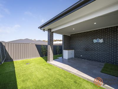 17 Nell Edeson Street, Taylor