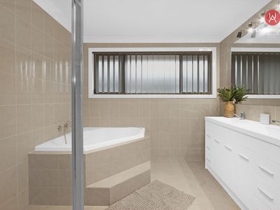 52 McGuiness Avenue, Middleton Grange