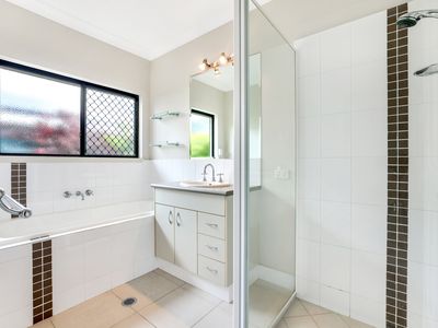4 Lyndon Close, Bentley Park