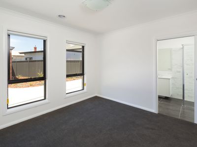 1 / 154 LAWRENCE STREET, Wodonga