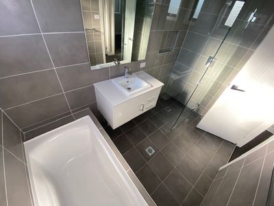 240 Sixth Avenue, Austral