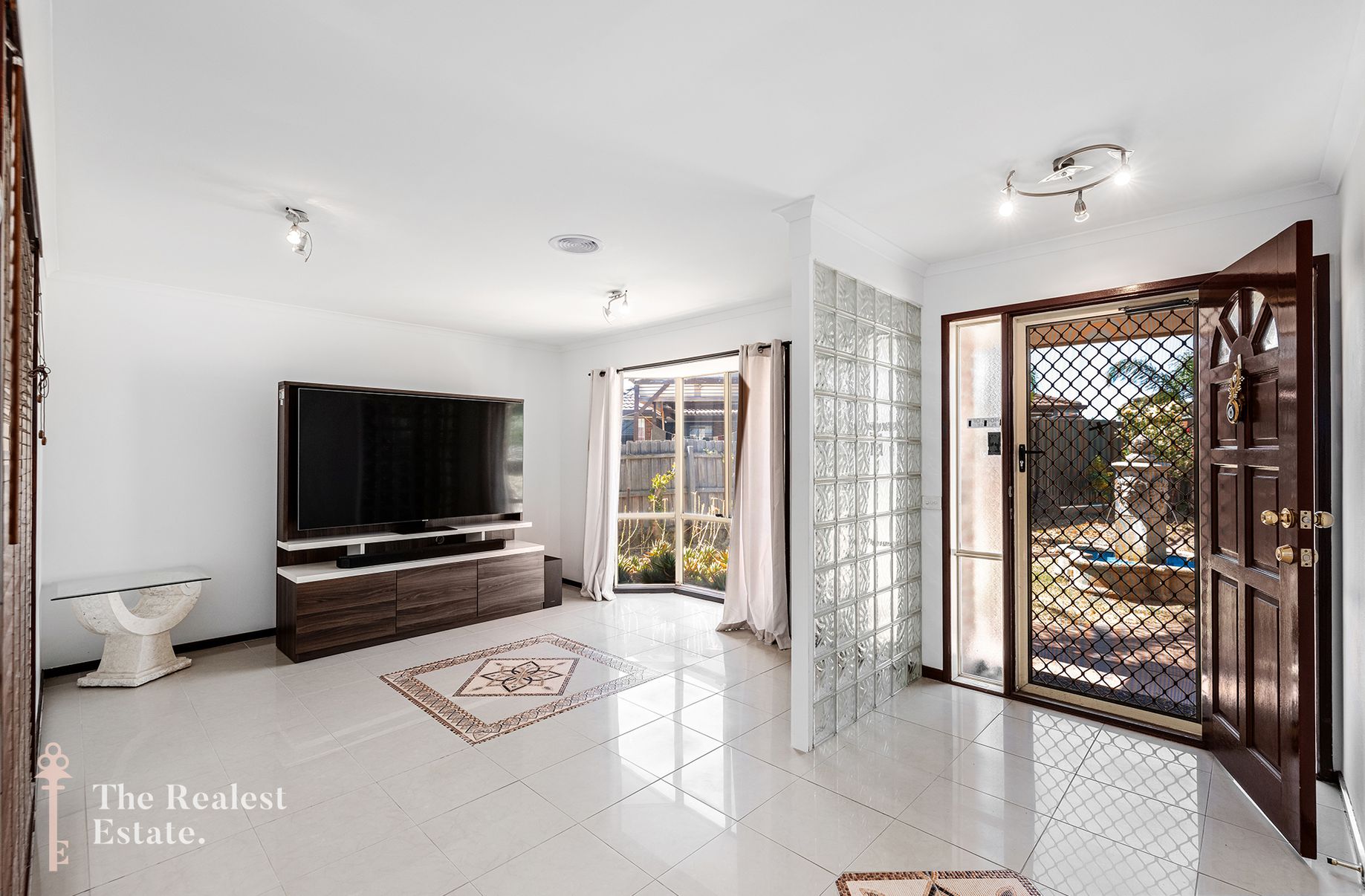 8 Tedburn Court, Craigieburn, Craigieburn - Thumbnail 2
