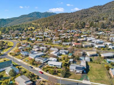 14 Beauty Avenue , Mount Beauty