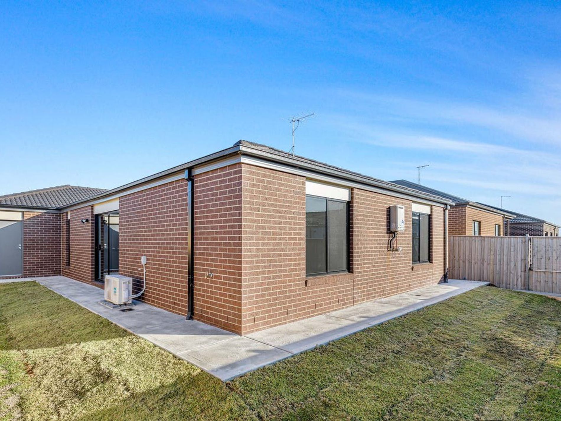 8 Library Road, Mambourin