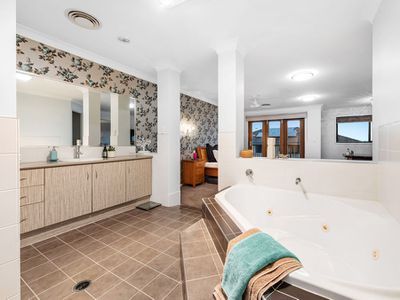 31 Baychester Place, Wakerley