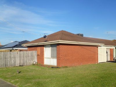 1 / 2 Nanworen Crescent, Bell Park