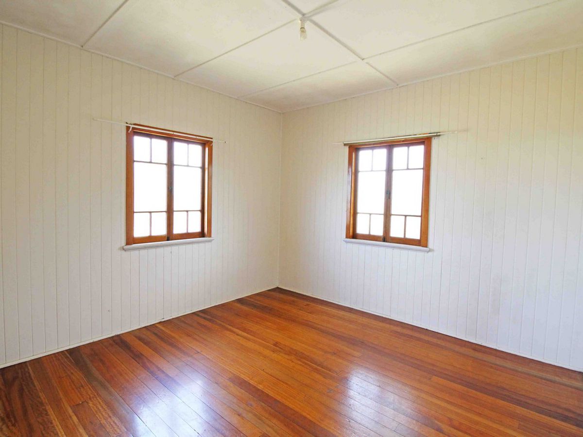 44 WEAVER STREET, Atherton