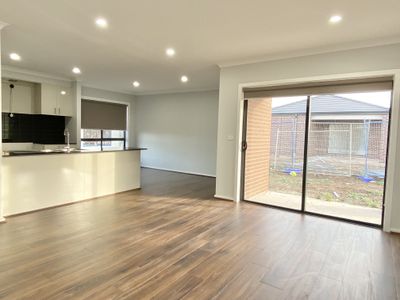 4 Tara Crescent, Wyndham Vale