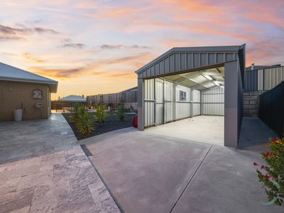 5 Scarlet Close, Tapping