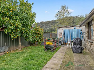 27 Simmonds Creek Road, Tawonga South