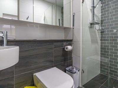 412 / 3 Gearin Alley, Mascot