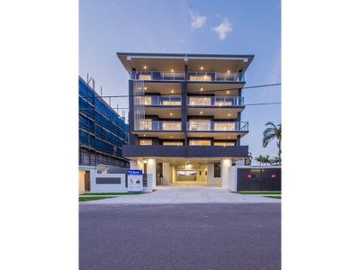 10 / 11 Besham Parade, Wynnum