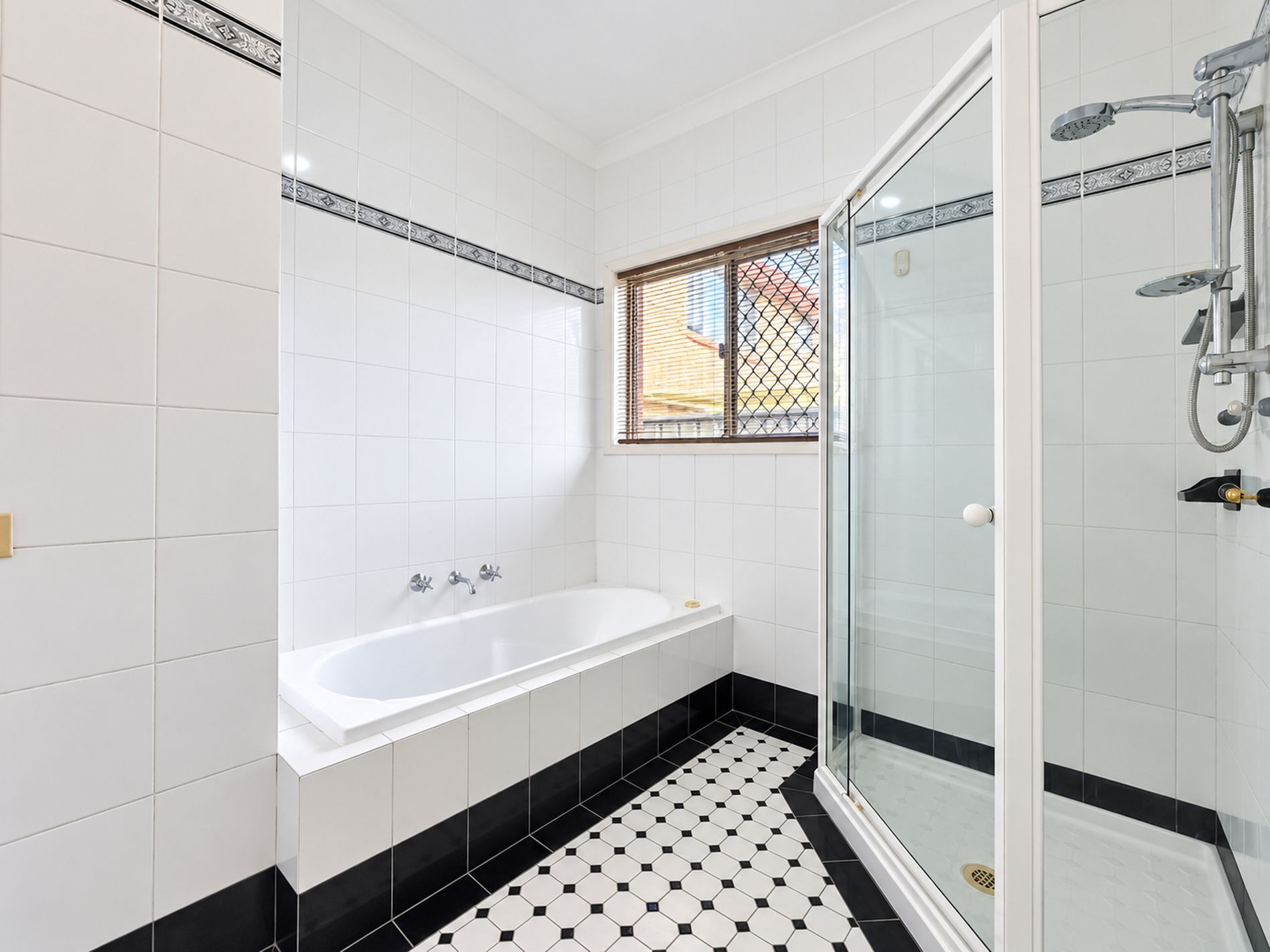1 Twin Lakes Drive, Lake Haven