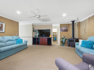 25 Templetonia Promenade, Halls Head