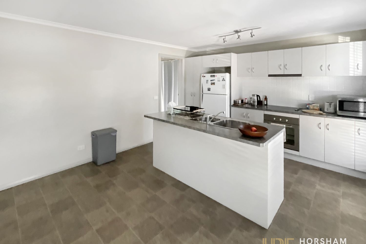 2 / 120 Bennett Road, Horsham