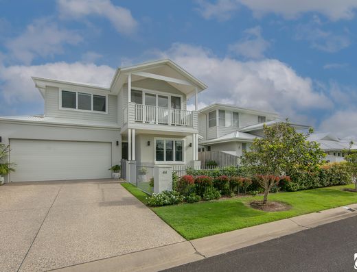 Grand Living in Yamba's Exclusive Links Estate