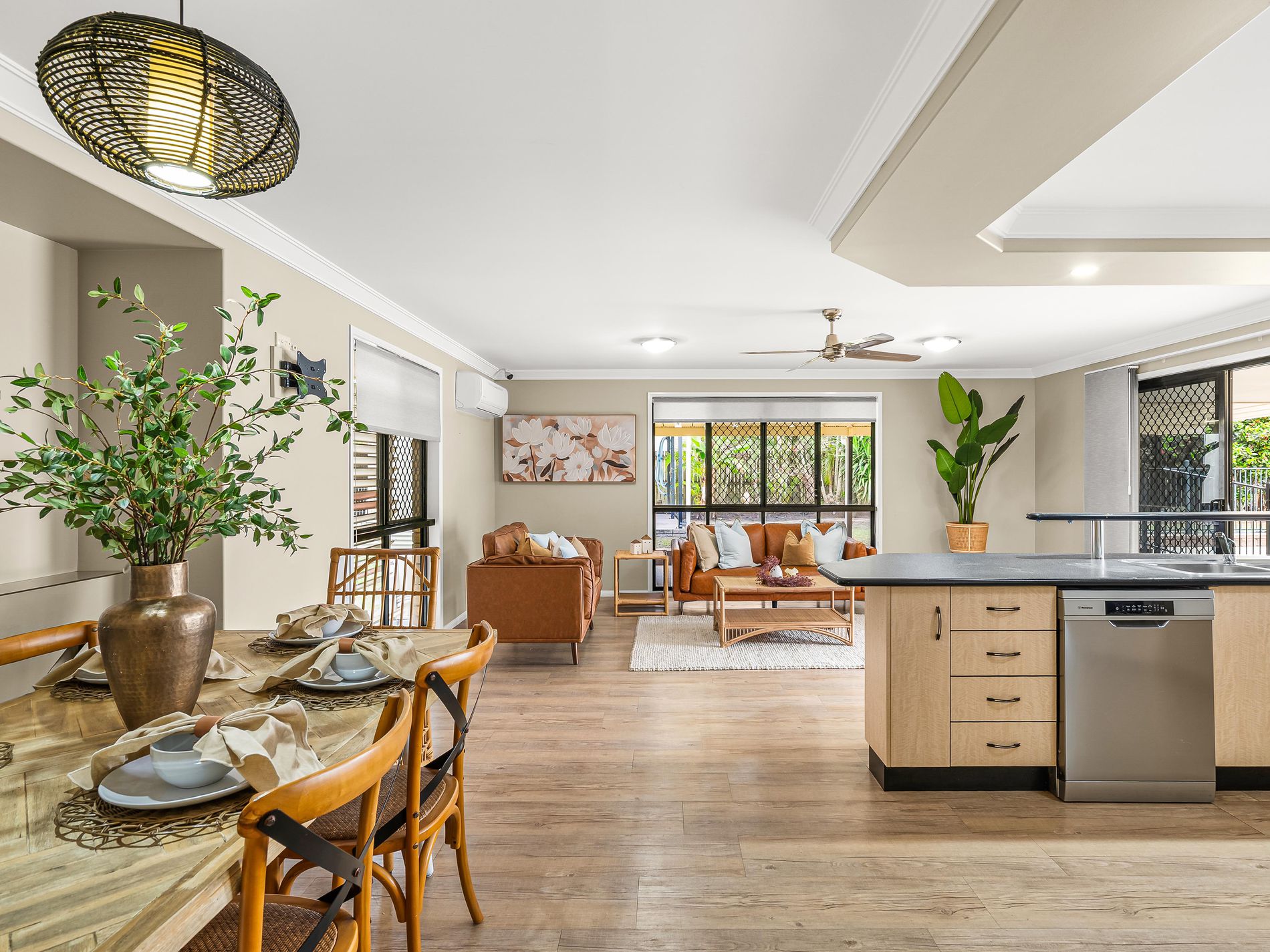 10 Vassallo Drive, Glenella